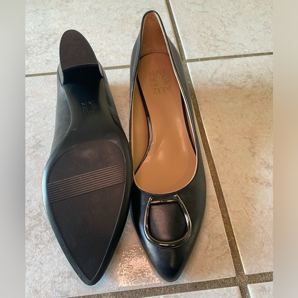 Naturalizer Classic Embellished Black leather Pointy toe with chunky heel - Picture 5 of 6